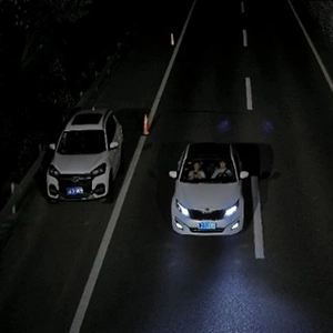 저조도 모드의 카메라는 플래시 없이 촬영하여 빛의 영향을 줄입니다