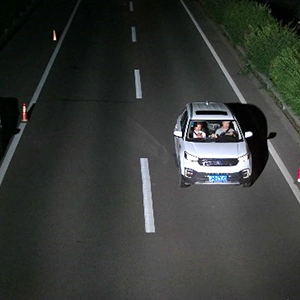 저조도 모드의 카메라는 플래시 없이 촬영하여 빛의 영향을 줄입니다